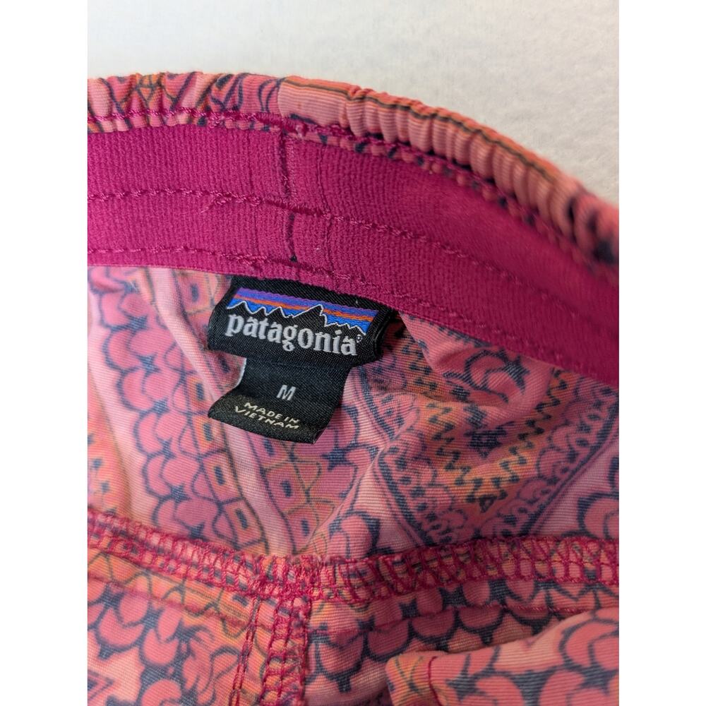 Patagonia Shorts with Geometric Triangles Size Medium - Picture 2 of 8